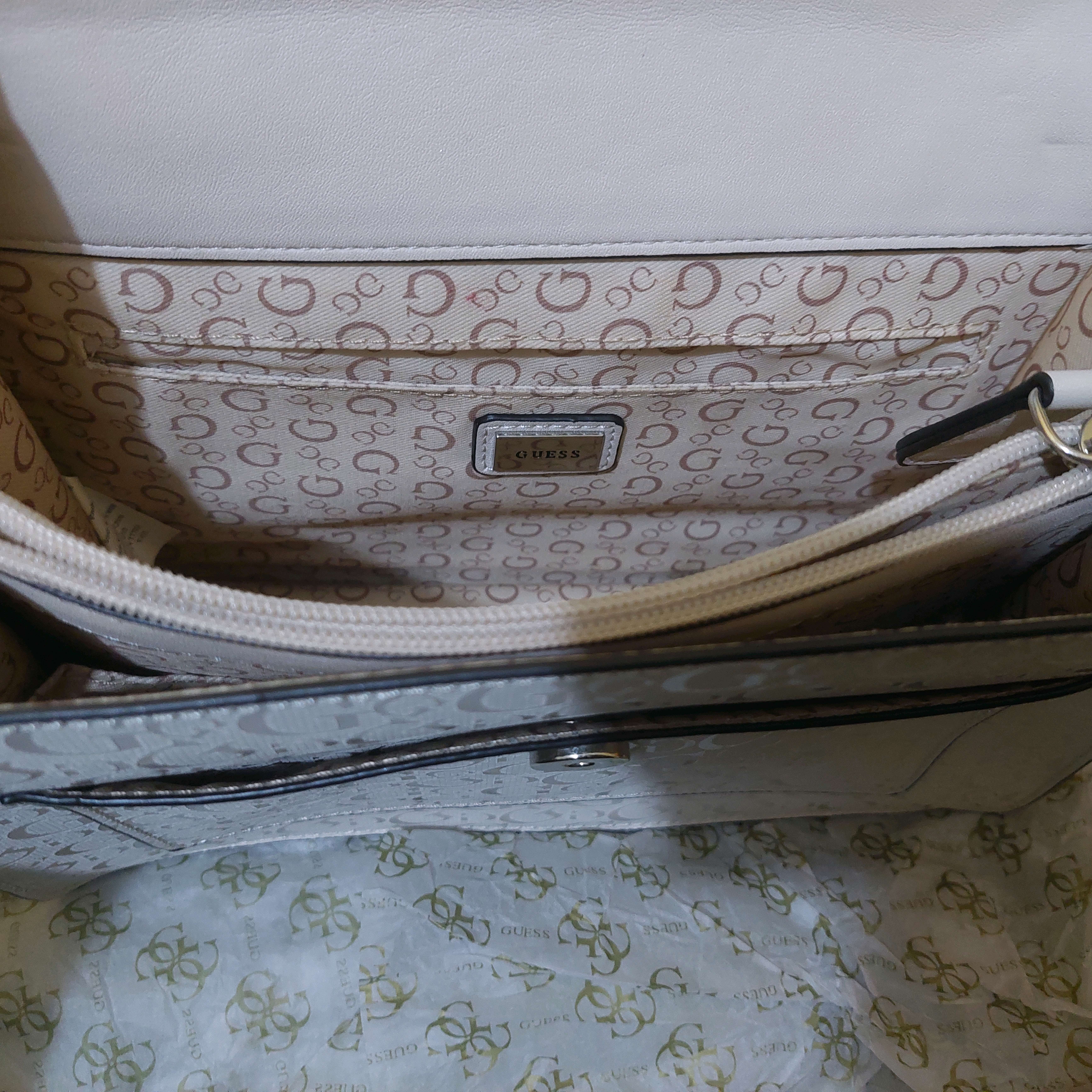 Guess los angeles tas sales