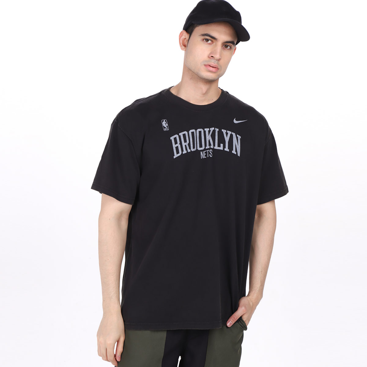 Jual NIKE Men Basketball Brooklyn Nets Courtside Max 90 Tee Kaos Basket