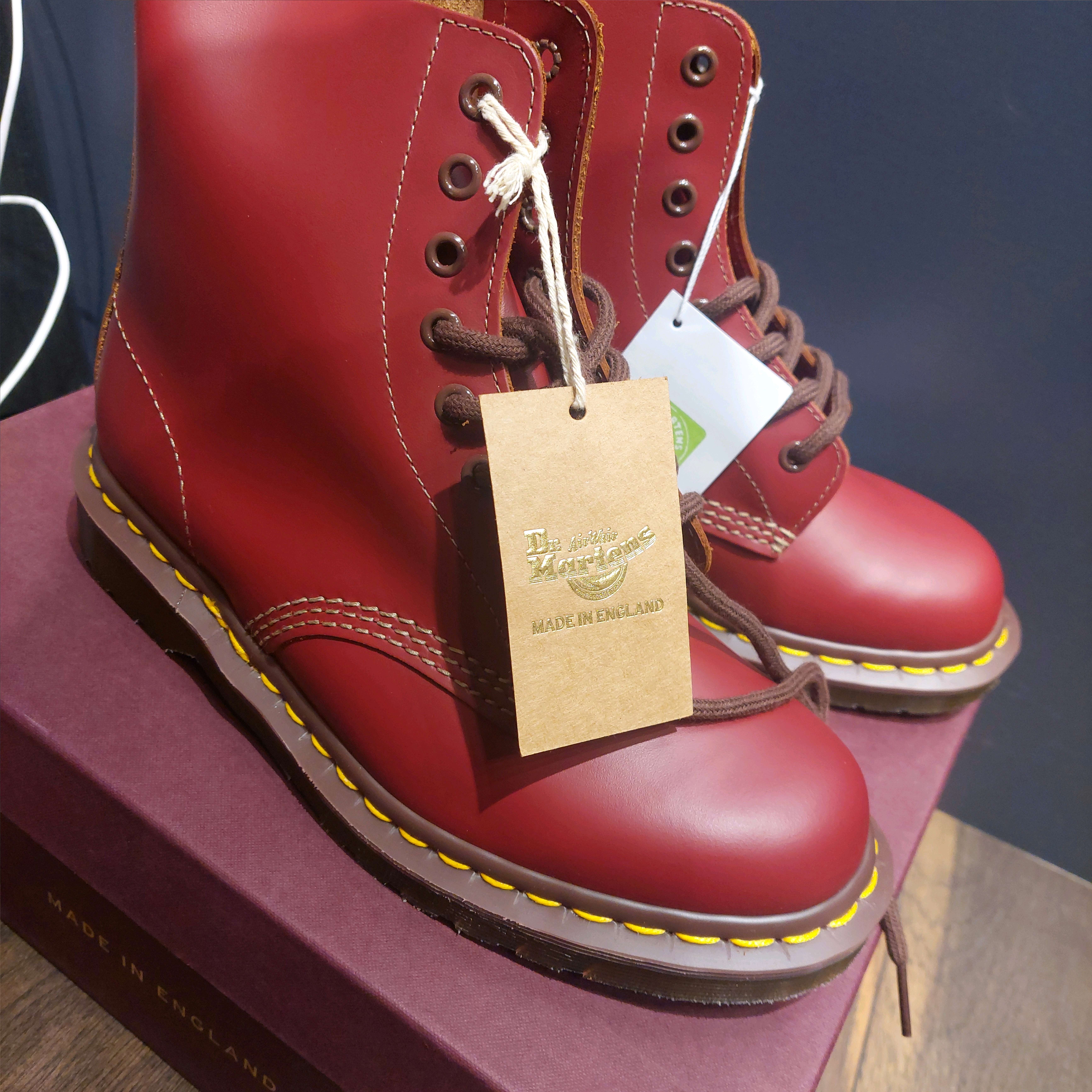 Sepatu dr martens hot sale original england