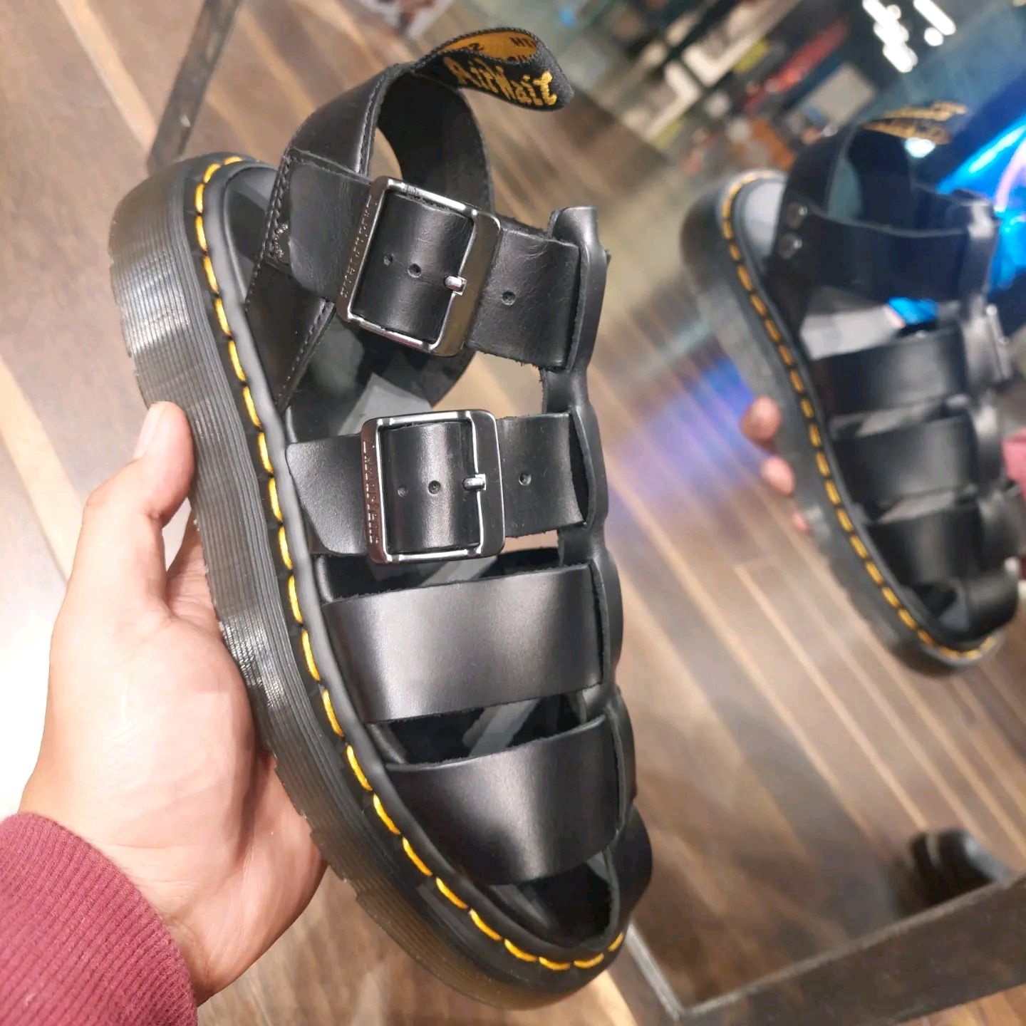 Sandal sales docmart wanita