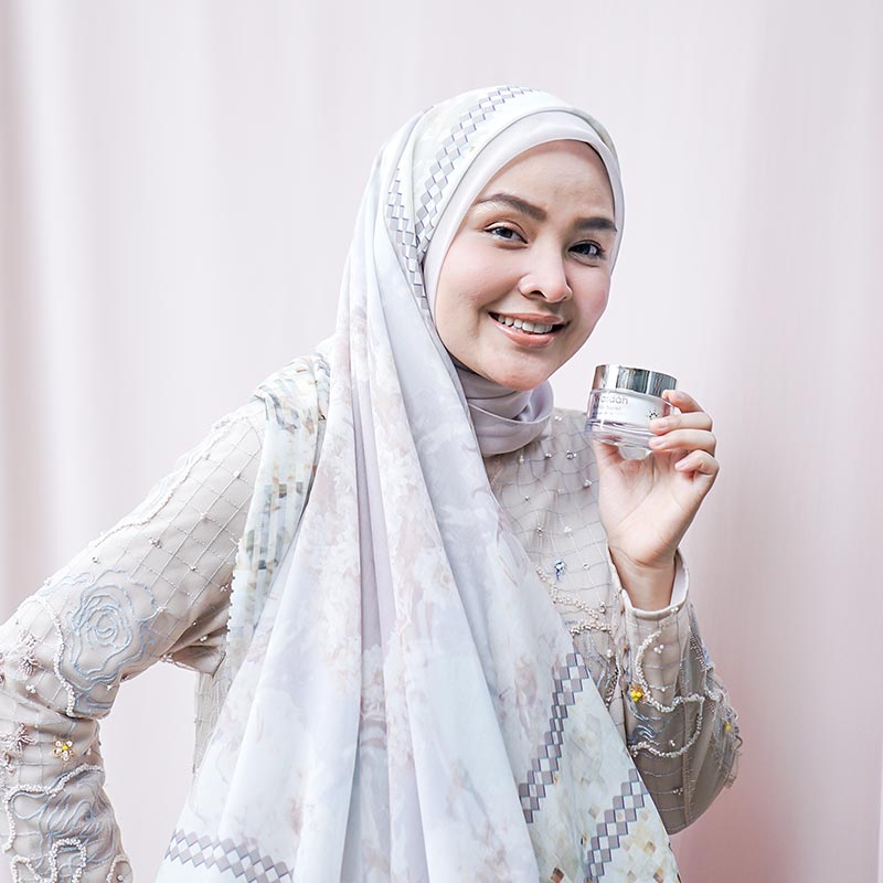 Yuk, Coba Inspirasi Style Hijab Ria Miranda X Wardah