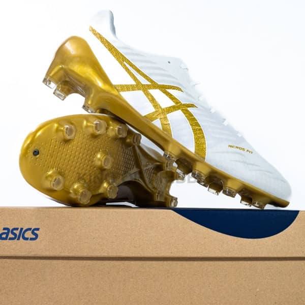 sepatu bola asics tiger