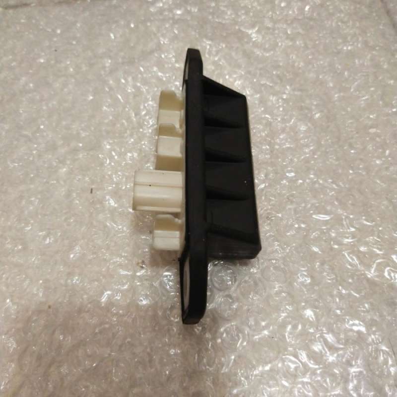 Promo TOMBOL SWITCH BACK DOOR PINTU BAGASI INNOVA REBORN Diskon 50% di ...