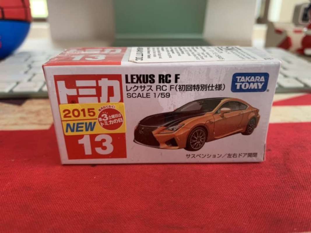Coche En Miniatura Tomica No.13 - Lexus RC F Edición Especial - Puertas Que Se Abren - Para Mayores De 3 Años
