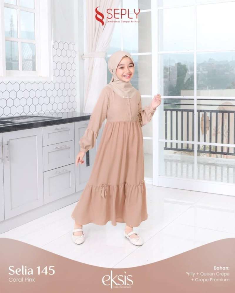 Hamshiralarning jinsiy aloqa rasmlari U oyoqlari orasidan ozini namoyon qiladi