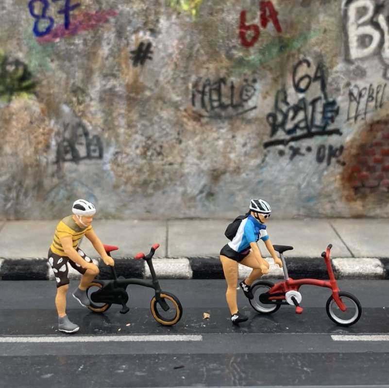 Promo Figure brompton rider sepeda skala 1/64 hotwheels tarmac inno ...