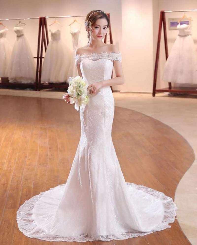 Gown putih 2025