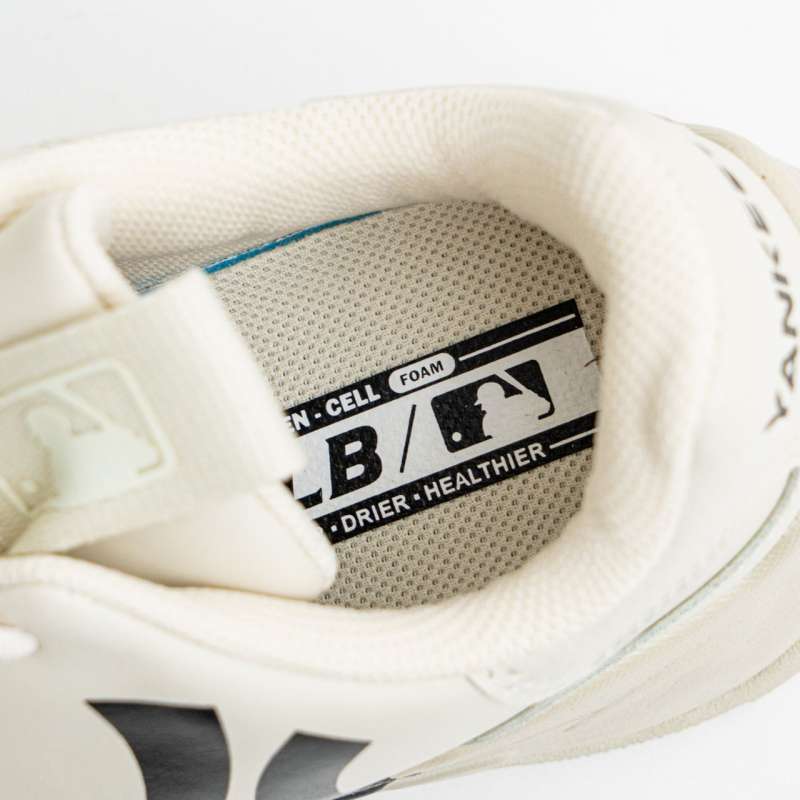 Jual Mlb Ny Yankees Big Ball Classic Chunky Sneakers Beige Multi