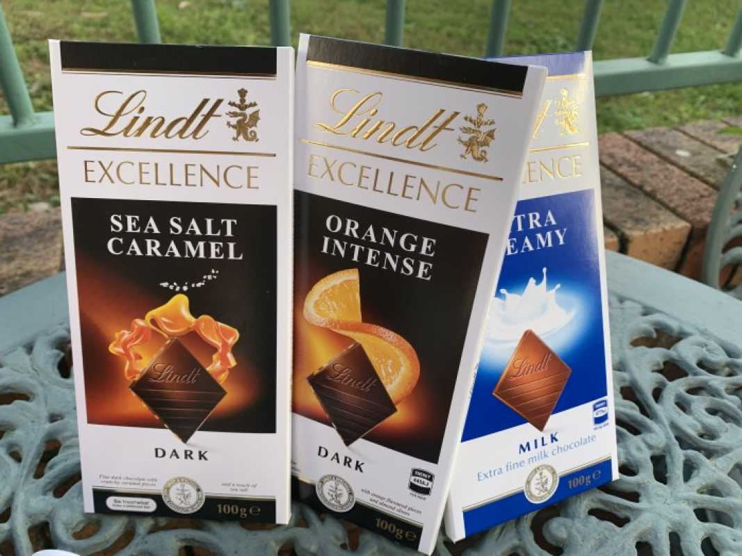 Promo Lindt Excellence Dark Chocolate Sea Salt Caramel 100G Block