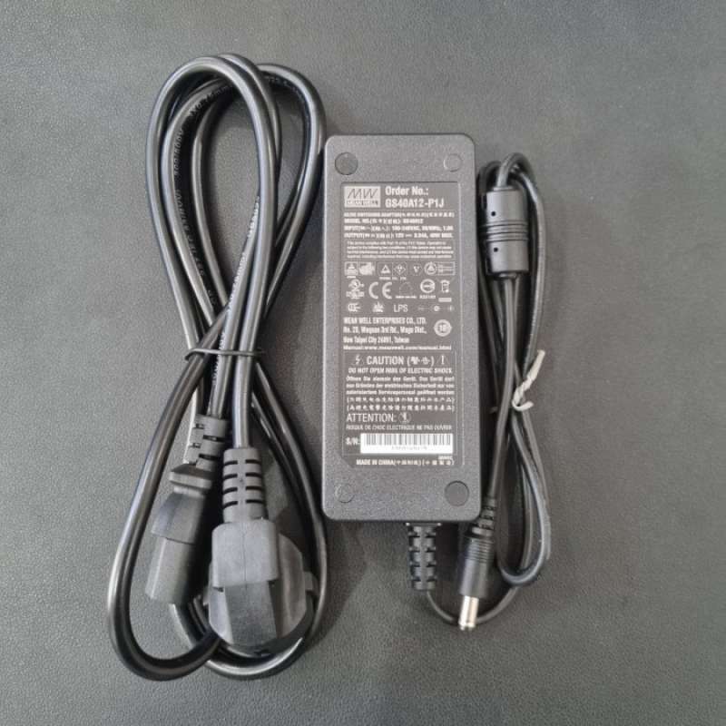 Mean Well GST90A15-P1M 90W 15V 6A Desktop Power Supply - Universal Input AC Adapter With P1M Barrel Plug - View #2