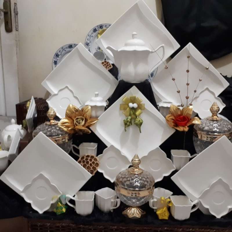 Jual Parcel Capodimonte Dinner Set+tea Set+gucci Model Nanas Piala Di