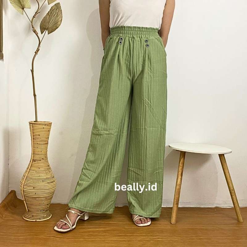 Qizlar bir-birining kokragiga tegadi