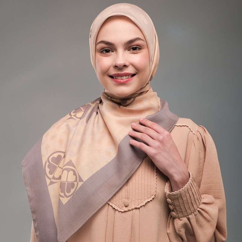 Hijab segi empat motif