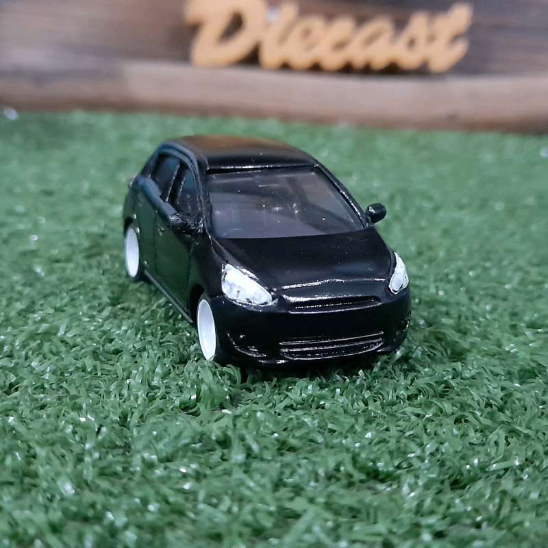Tomica mitsubishi mirage on sale