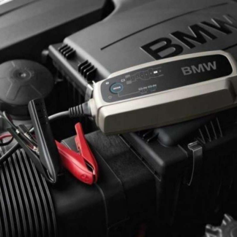 Promo Original BMW BATTERY CHARGER Accu Aki Mobil 12V 5A Multicolor