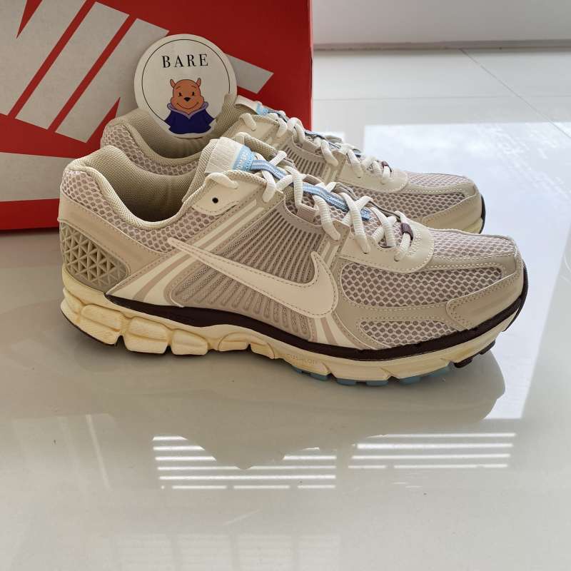 nike wmns zoom vomero 5 oatmeal