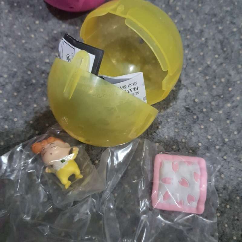 Promo Gacha Gachapon Gashapon Crayon Shinchan Good Night Team Split