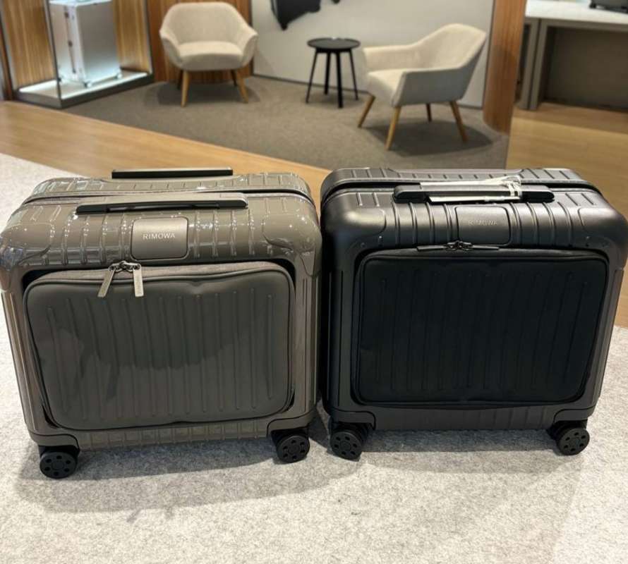 RIMOWA 31 L Essential Sleeve Compact Convertible Wheeled Briefcase Koper  Matte Black/Gloss Slate Grey