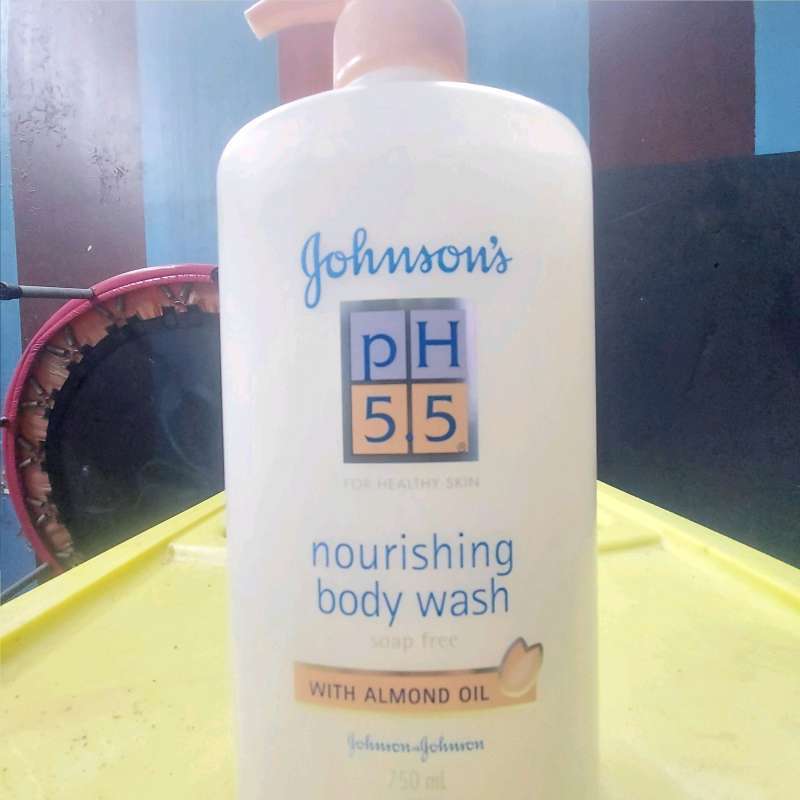 Johnson n Johnson ph body wash 750ml