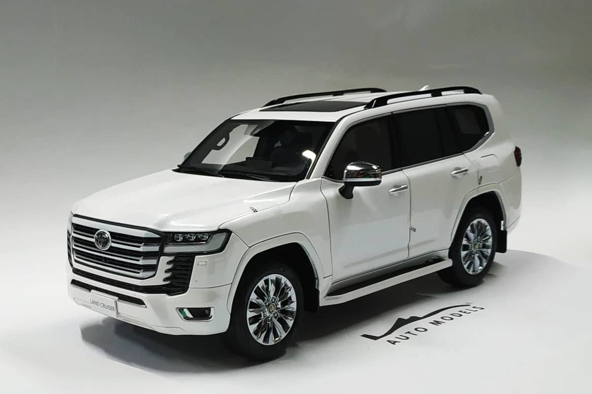 Jual Lcd Models 1:18 Diecast Toyota Land Cruiser 300-zx White Di
