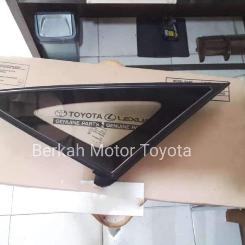 Misteri Kancing Segitiga Kaca Innova: Termasuk dalam Harga atau Aksesoris Tambahan?