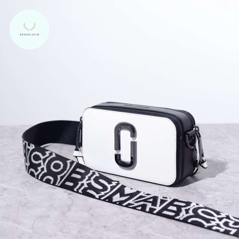 Marc Jacobs Small The Bi-Color Snapshot Camera Bag in Black/White