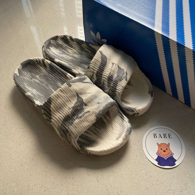 Adidas adilette terbaru store
