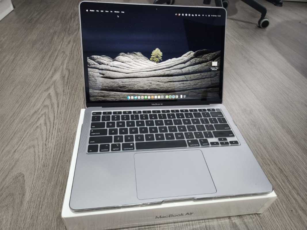 Apple M1 MacBook Air スペースグレー 純正マウス付き MacBook Air M1 512 8GB スペースグレイ 純正マウス付き、他 Apple