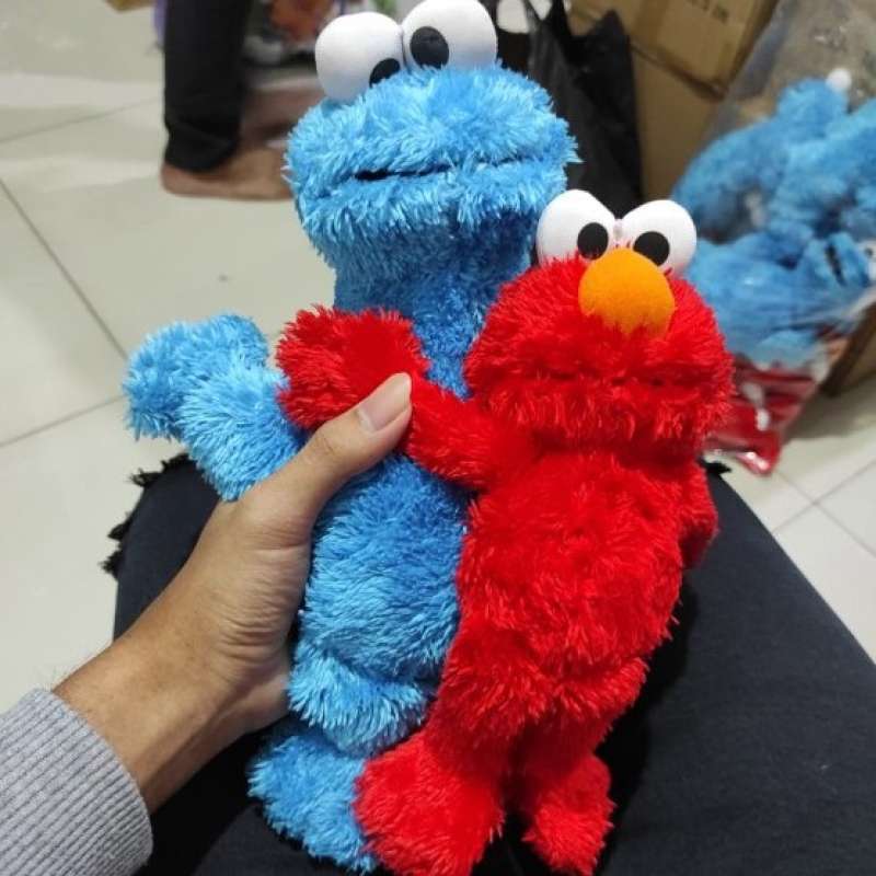 Promo Boneka Sesame Street Figure Elmo Cookie Monster Hasbro Diskon 23% ...