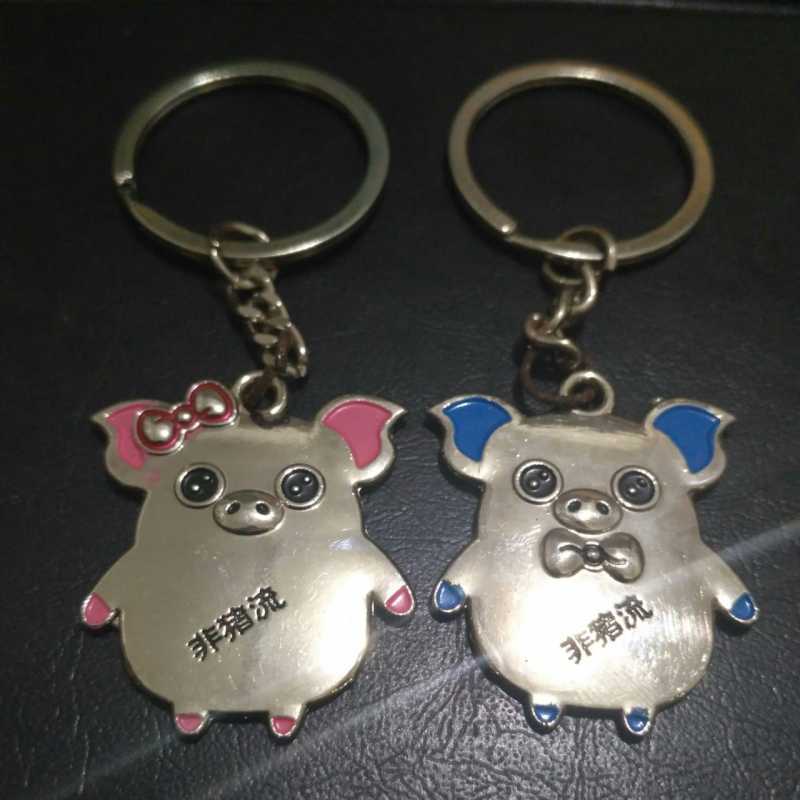 GANTUNGAN KUNCI PASANGAN SEPASANG UNIK LUCU KEYCHAIN COUPLE MOTIF PIG  PIGGY BABI SOUVENIR GIFT KADO UNIK LUCU BAHAN KOKOH DARI METAL