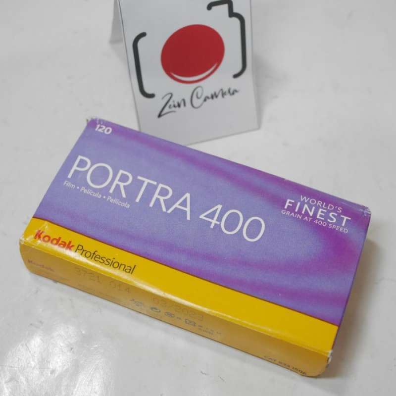 Kodak Portra 400 120 Roll Film – 1 Roll, 12 Exposures, Expires 01/2026