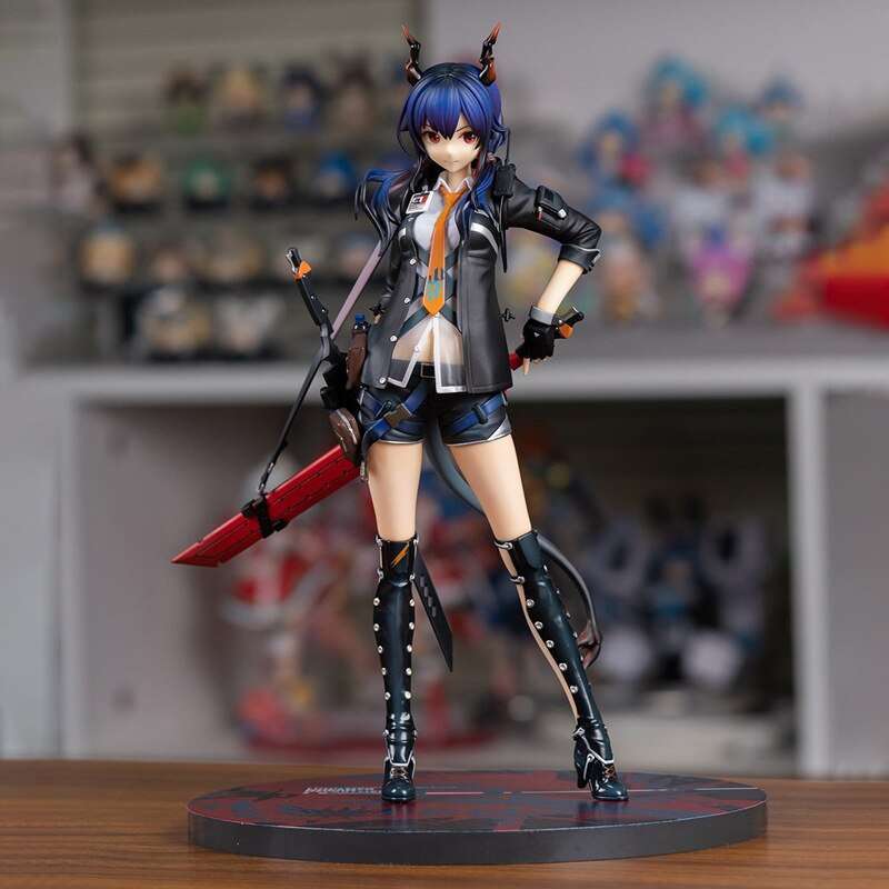 Zhongkaihua Arknights Figurine Silverash de 19 cm Enciodes Silverash Figurine Anime Modèle Statue en PVC Décoration pour ordinateur Bureau Cadeau d'anniversaire