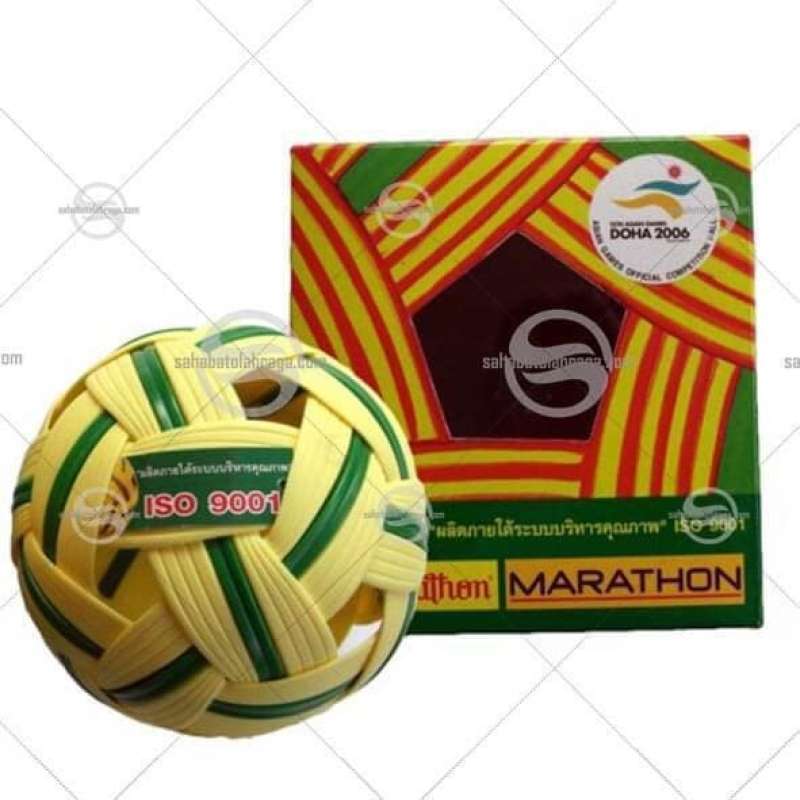Ilustración de sepak takraw con atleta jugando kick ball en la cancha