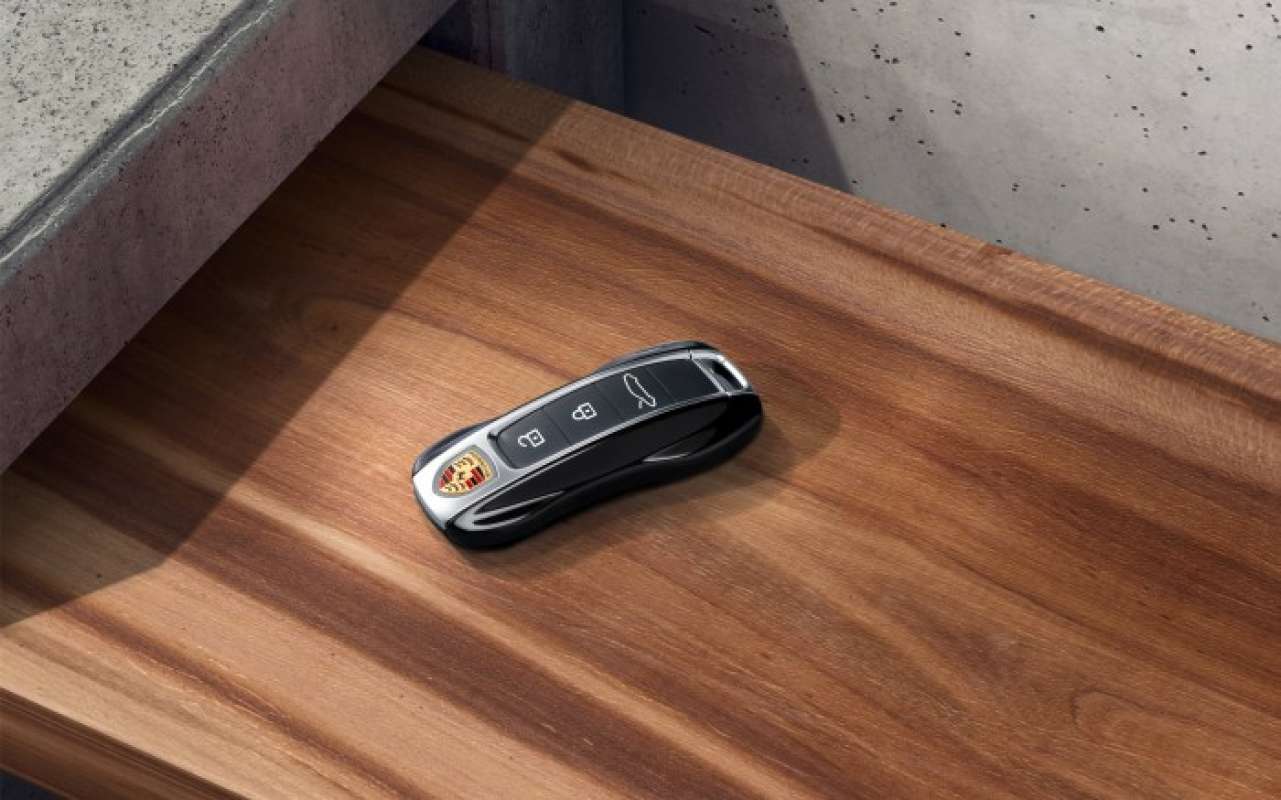 Promo PORSCHE TEQUIPMENT PAINTED VEHICLE KEY 911/TAYCAN/PANAMERA