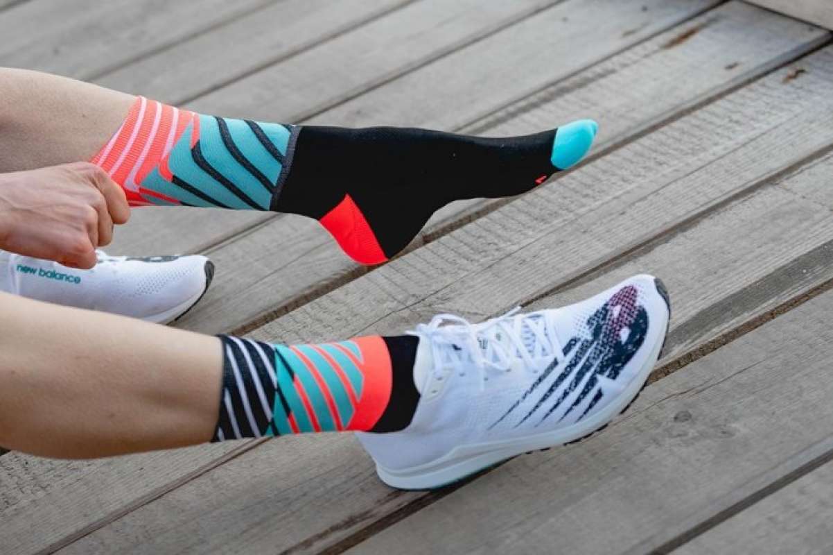 Promo Running Dan Cycling Socks - Incylence Running Diagonals Black ...