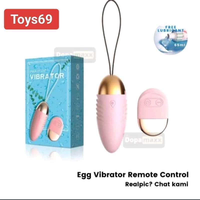 Eri tomosha qilayotganda xotini dildoga sakrab tushadi.