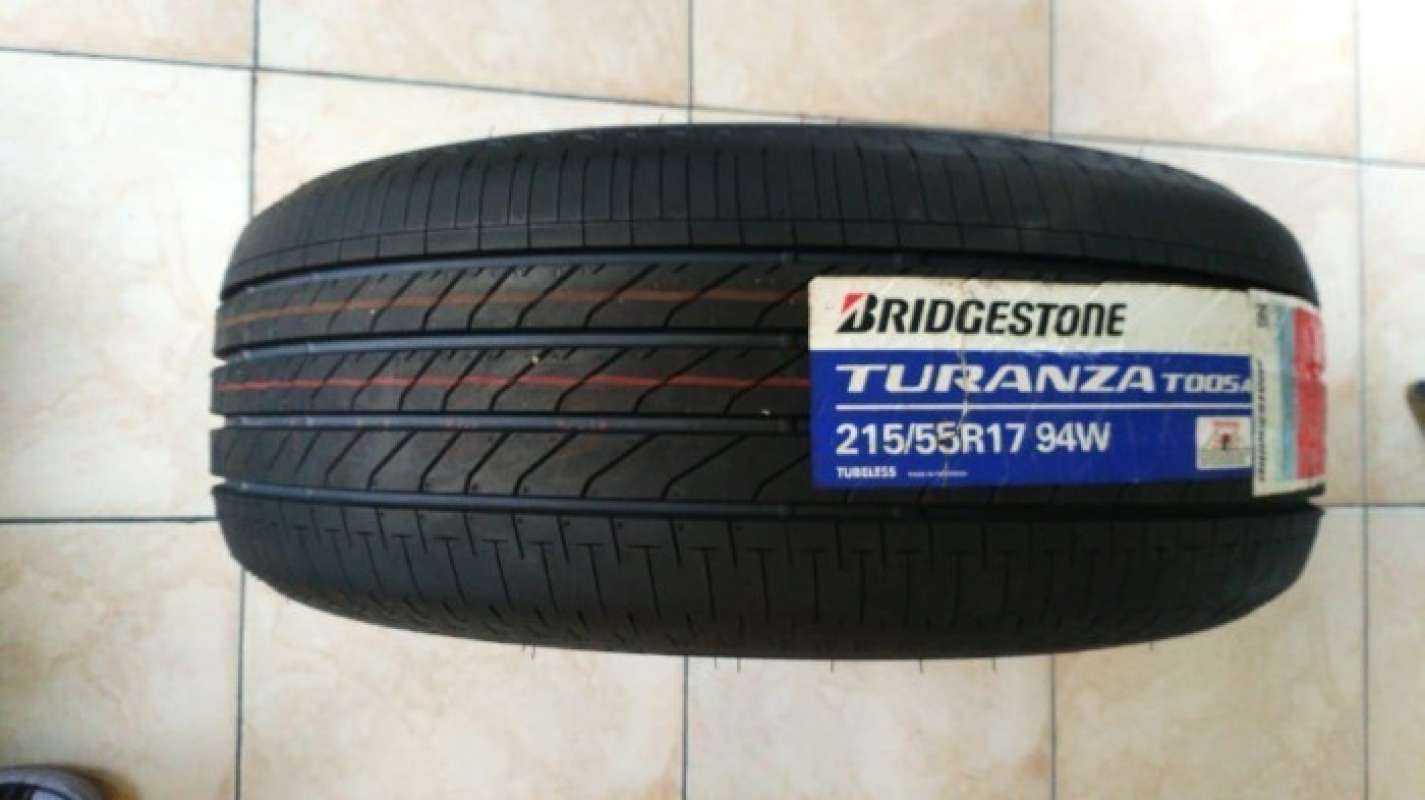 215/55 R17 BRIDGESTONE REGNOラジアルタイヤ2024年 225⁄55 R17