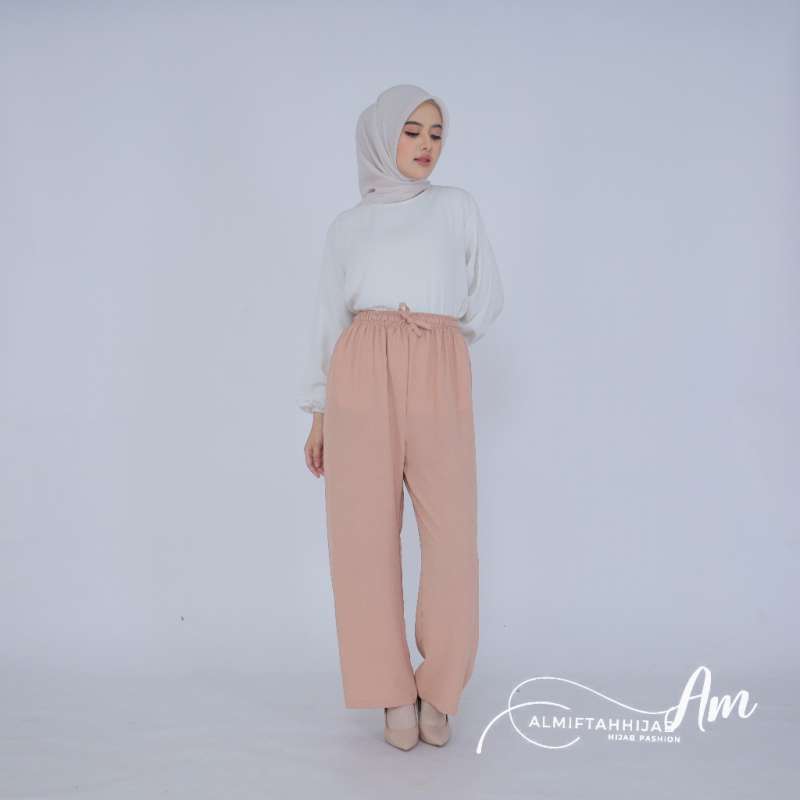 Qizini bokiralik pornosidan mahrum qildi Friskening yalangoch mushukining fotosurati