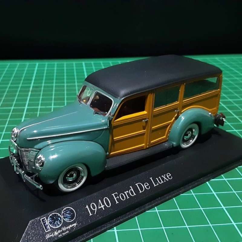Minichamps 1940 Ford De Luxe in Green on 1:43 in Box