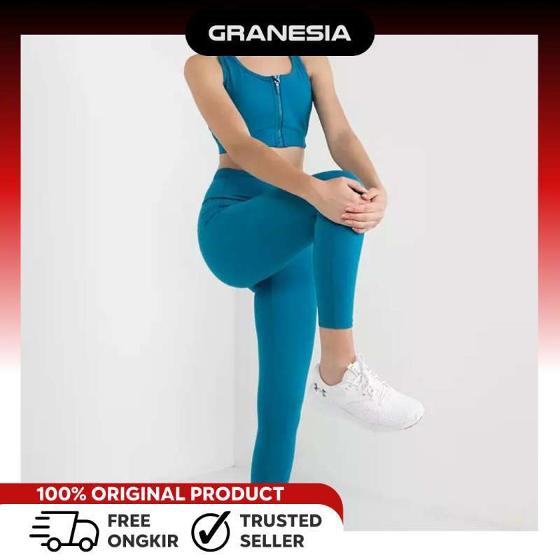 Jinsiy aloqa mushukni barmoqlar bilan silaydi Ortiqcha vaznli ayollarning yalangoch fotosuratlari