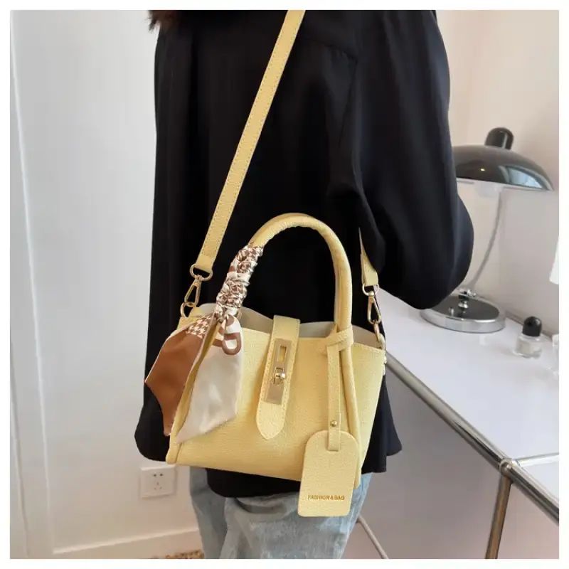 Jual Celine Bag - Chic Charm - Tas Selempang Wanita Korean Style / Handbag  Wanita Slingbag Free Strap Di Seller Chic Charm Indonesia - Cengkareng  Timur, Kota Jakarta Barat | Blibli