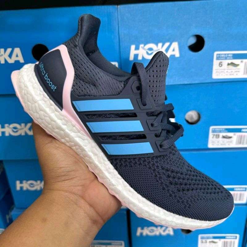 ADIDAS ULTRABOOST W RUNNING FOR WOMENS ORIGINAL BNIB (ID5883)