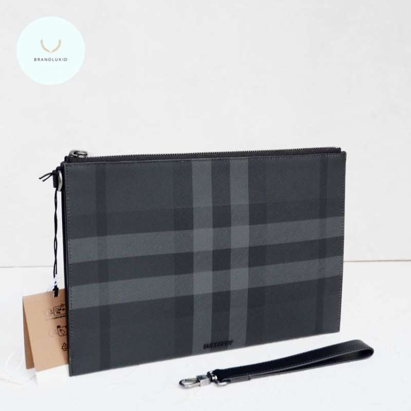 Burberry Edin Clutch In charcoal