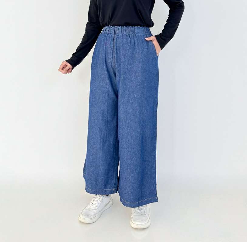 Qizlarning külotsiz suratlari