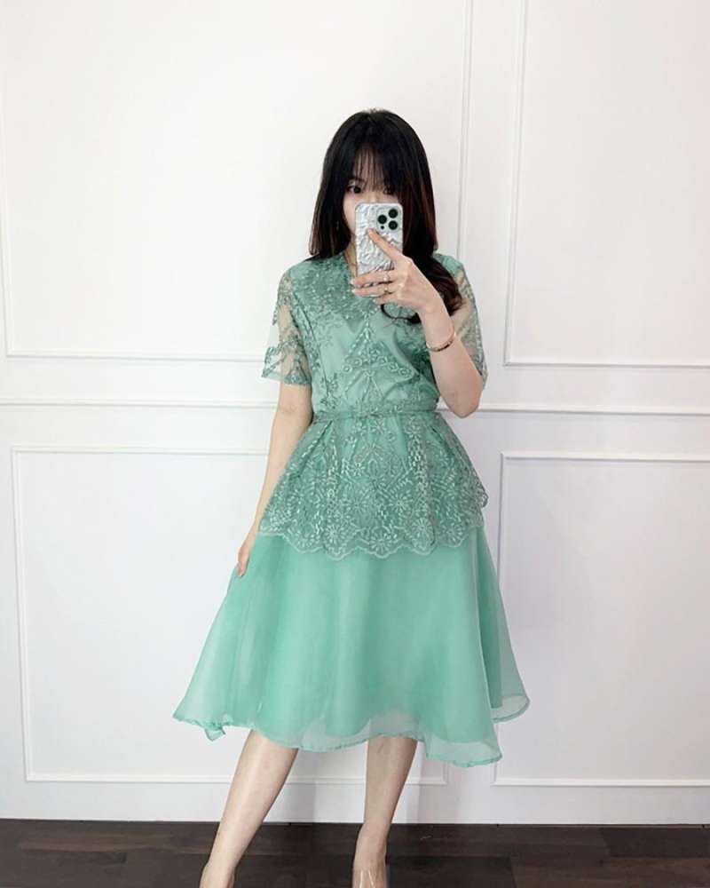 Dress Noella Size M L Bahan Brokat Tile Mutiara Import Satin Velvet