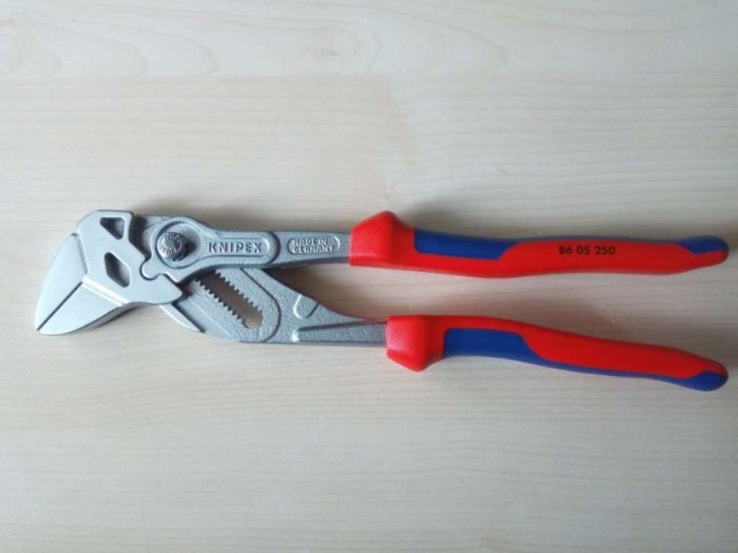 TRUSCO TP-250 Pliers - 9.8 Inch (250mm) Adjustable Joint Pliers, Rust-Resistant Finish, Cutting Capacity 3.2mm