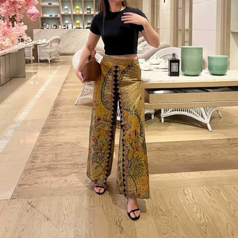 Bola ikki ayol retro sikiklari