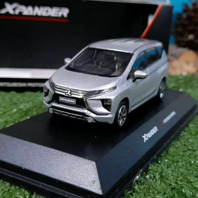 Tomica mitsubishi xpander best sale
