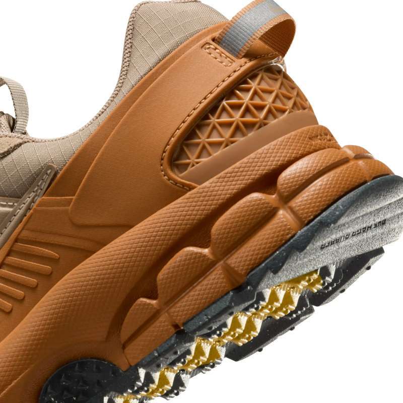 SEPATU WOMEN NIKE ZOOM VOMERO ROAM NIKHQ2181200