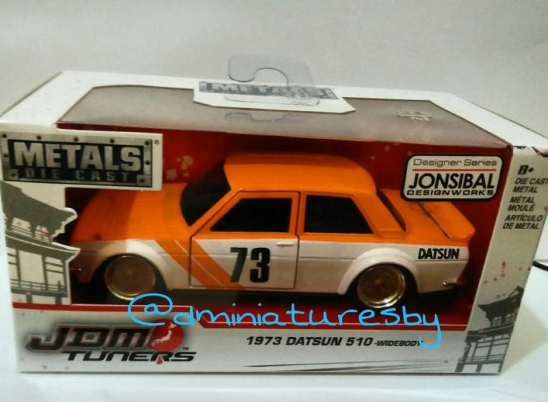Jada Toys Ford Shelby GT500 2020 – Maßstab 1:24 – Glänzend Weiß Mit Blauen Streifen – Sammel-Miniatur